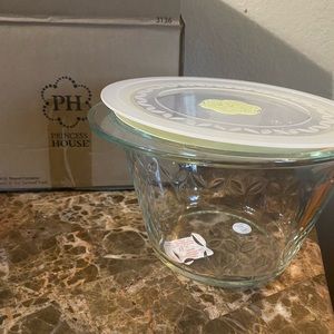 Selling brand new amazing long lasting one Tupperware and jug